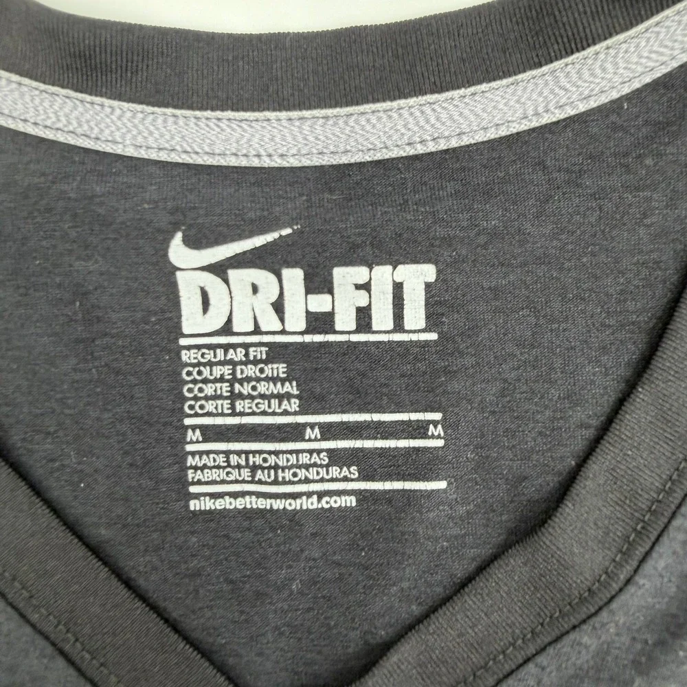 Nike T Shirt Dri Fit V Neck Regular Fit Modern Womens Size Medium Black Pink